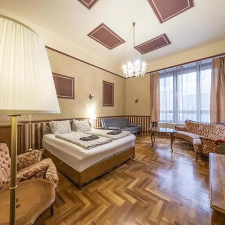 Josephine * Budapest